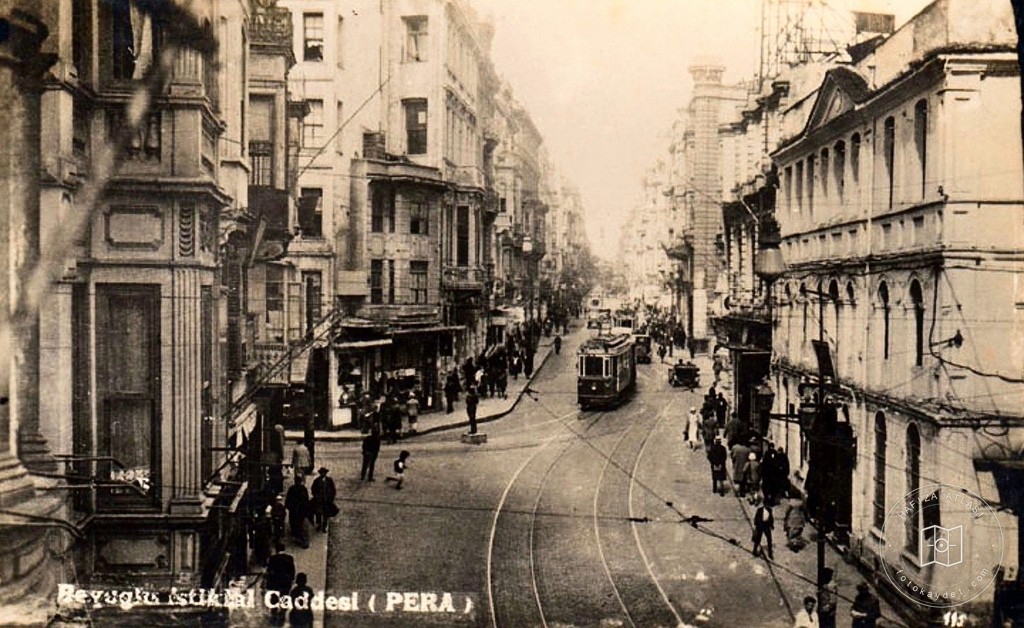 Beyoğlu — Arşivden bir görünüm