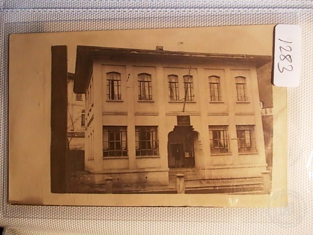 Mansions, Kiosks and Pedestrians — Archive image