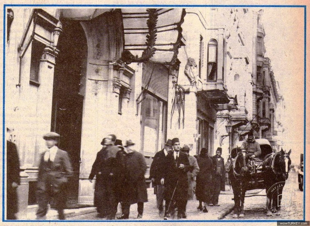 Beyoğlu-Tokatlıyan Otelinim Önü