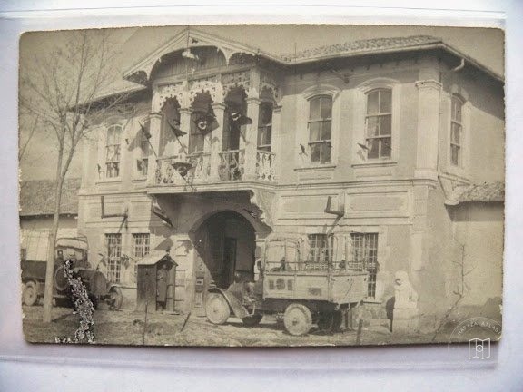Mansions, Kiosks and Pedestrians — View from the archive