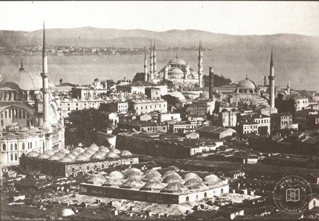 Nur-i OsmaniyeCamii and indoor bazaar