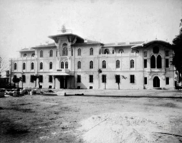 Mansions, Kiosks and Pedestrians — Archive image