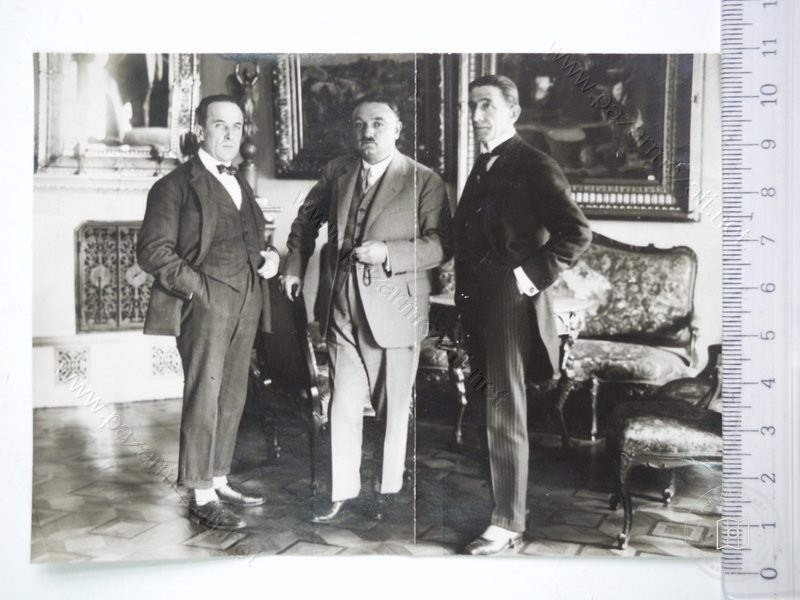Historical Contacts — Portrait from the archive