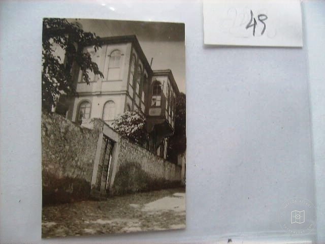 Mansions, Kiosks and Pedestrians — Archive image