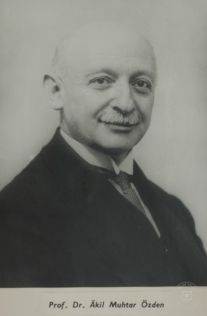 Tarihî Kişiler — Portre ve kişi arşivi