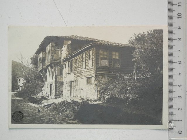 Mansions, Kiosks and Pedestrians — View from the archive