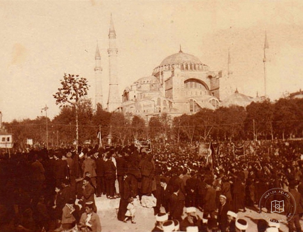 Ayasofya — Arşivden bir görünüm