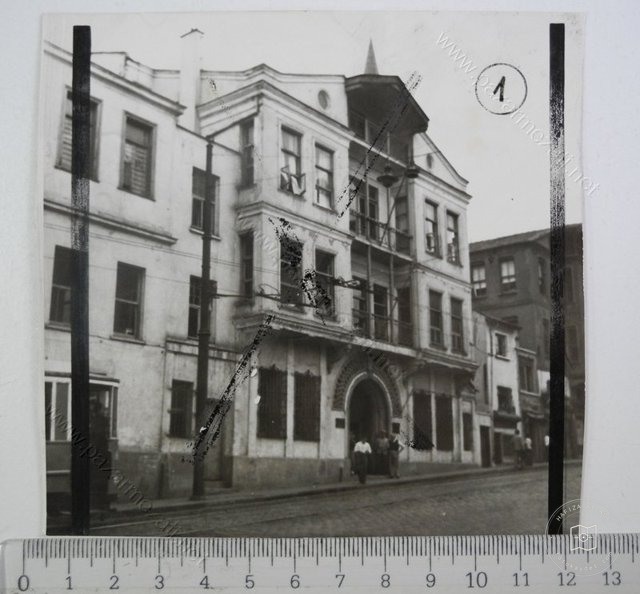 Mansions, Kiosks and Pedestrians — View from the archive