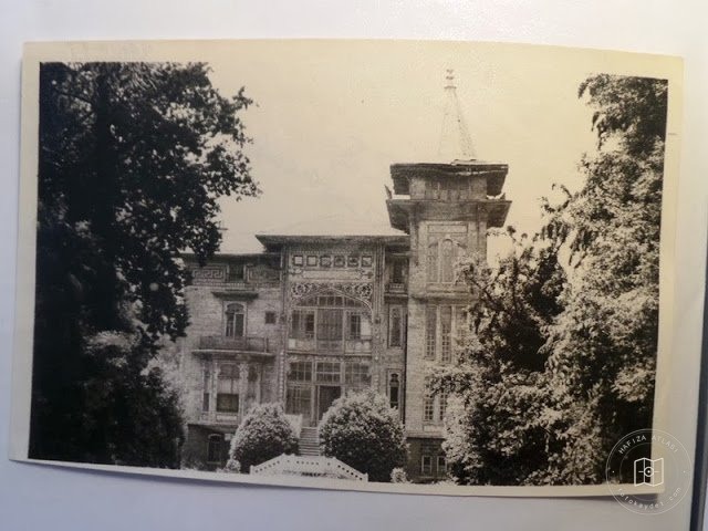 Mansions, Kiosks and Pedestrians — View from the archive