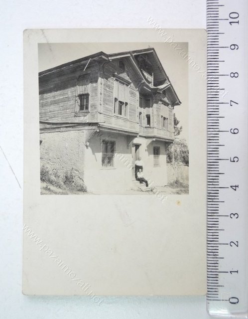 Mansions, Kiosks and Pedestrians — View from the archive