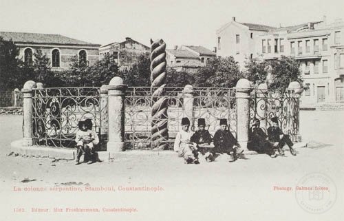 Yılanlı Sütun