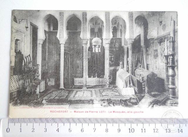 Mansions, Kiosks and Pedestrians — View from the archive