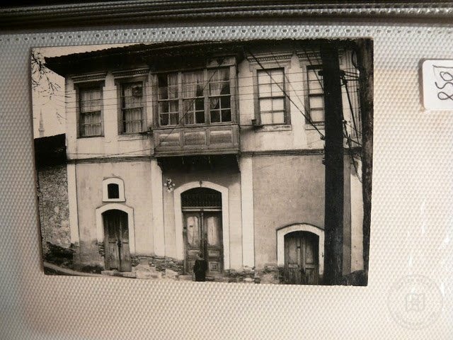 Mansions, Kiosks and Pedestrians — Archive image