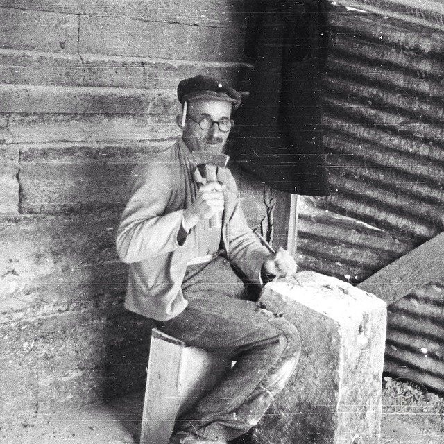 Tas-ustasi-A-stonemason-SALTArastirma-SALTResearch-Ali-Saim-Ulgen-Arsivi-Archive-Turkiye-first-r