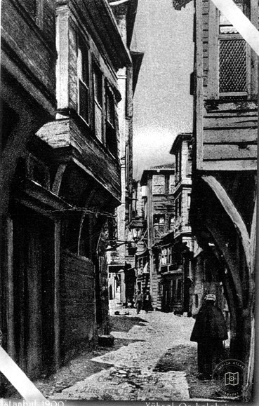 Ahşap Evlerin Sıralandığı Dar Sokak