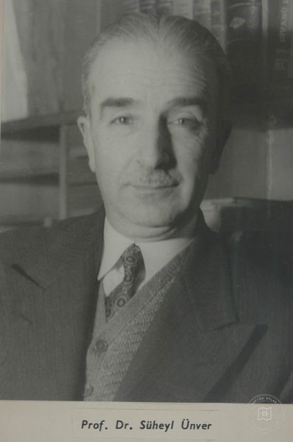 Süheyl Ünver — Portre ve kişi arşivi