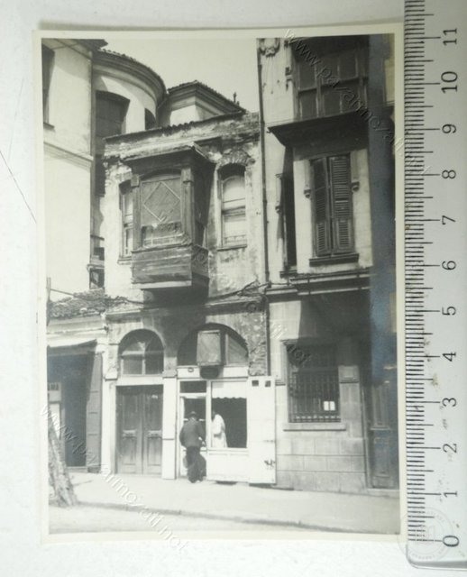 Mansions, Kiosks and Pedestrians — View from the archive