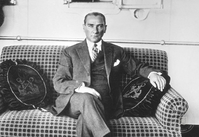 Ataturk-Koltukta