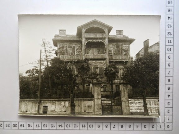 Mansions, Kiosks and Pedestrians — Archive image