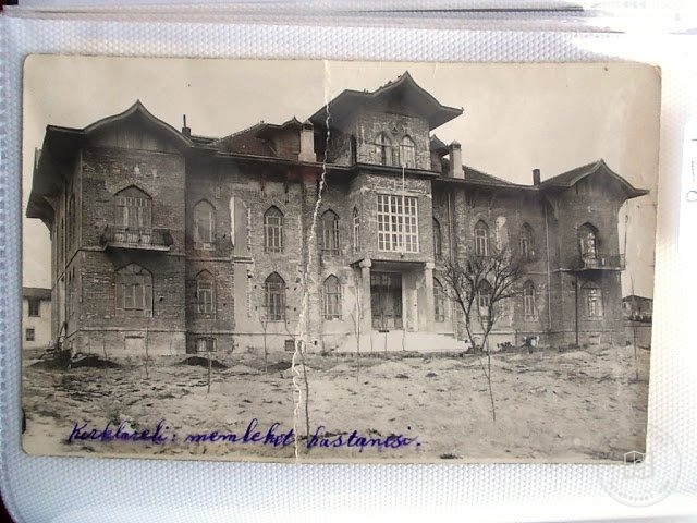 Mansions, Kiosks and Pedestrians — Archive image