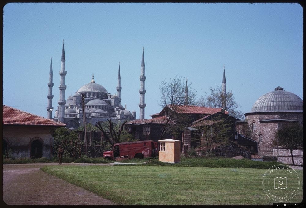 Umit KIRUC Sultanahmet meydaninda Old evler