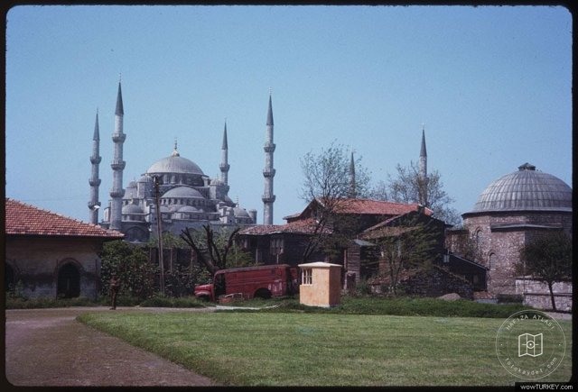 Umit KIRUC Sultanahmet meydaninda Old evler