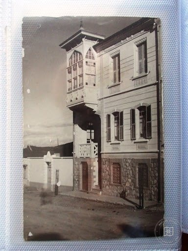 Mansions, Kiosks and Pedestrians — Archive image