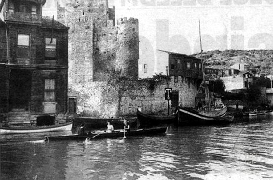 Boats and Waterfront Buildings in Front of Anadolu Hisarı