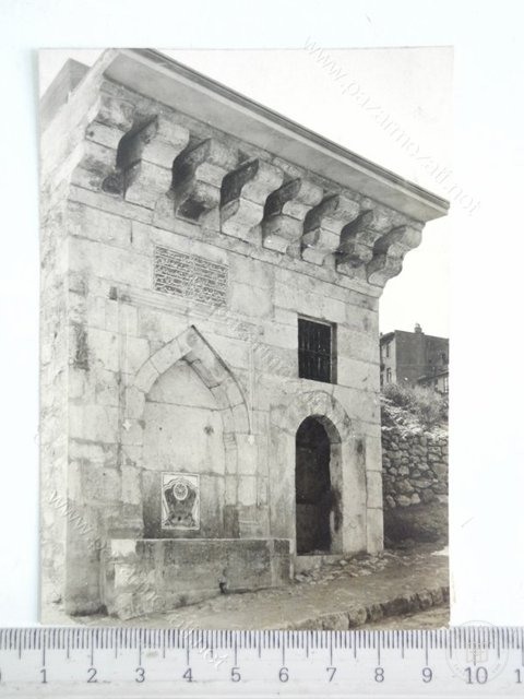 Mirahur Hasanoğlu Çeşmesi(Süleymaniyeden Aşağa İnrken Sağda)