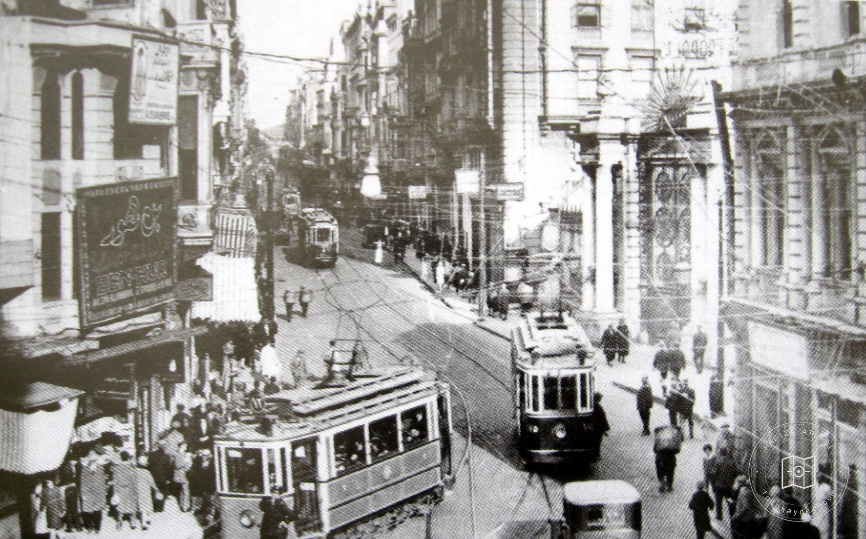 istanbul.directory - İstiklal Caddesi