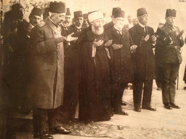 Mehmed Vı Praying