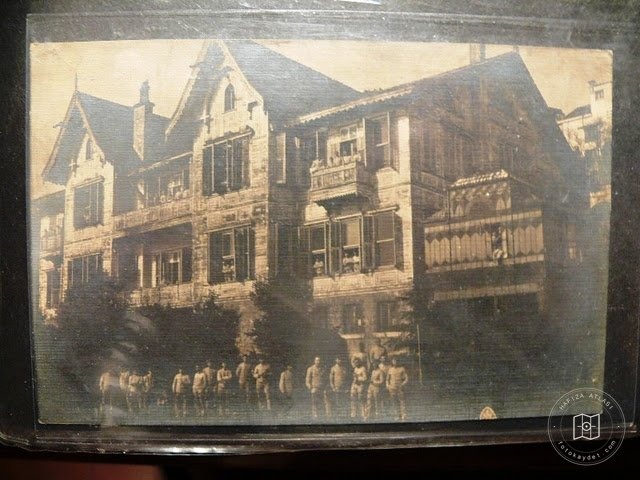 Mansions, Kiosks and Pedestrians — Archive image