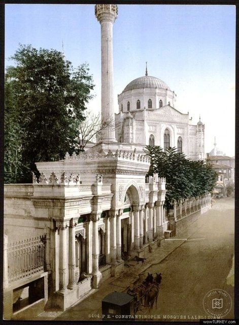 Pertevnal Valide Sultan Mosque Aks