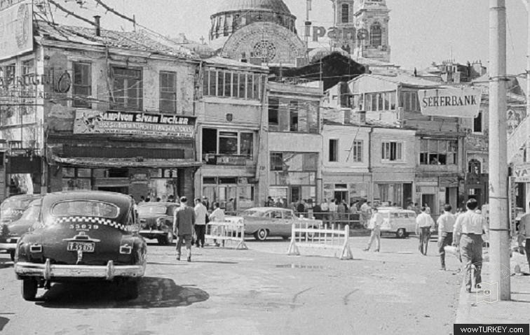 Taksim İstiklal Cad Girisi