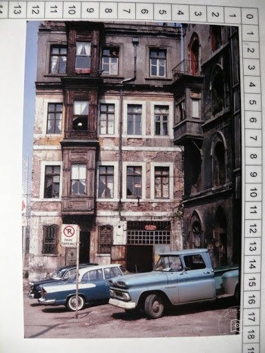Mansions, Kiosks and Pedestrians — View from the archive