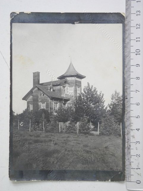 Mansions, Kiosks and Pedestrians — View from the archive