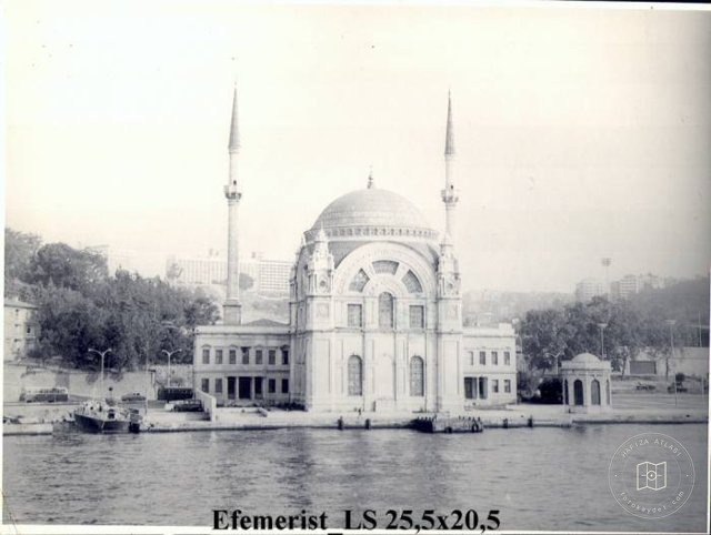 Dolmabahçe and Çırağan — View from the archive