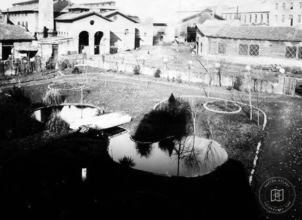 Mansions, Kiosks and Pedestrians — Archive image