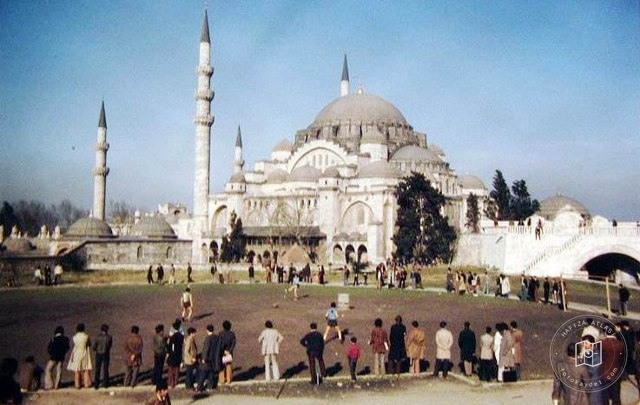İstanbul Üniversitesi bahçesinden Süleymaniye Camii