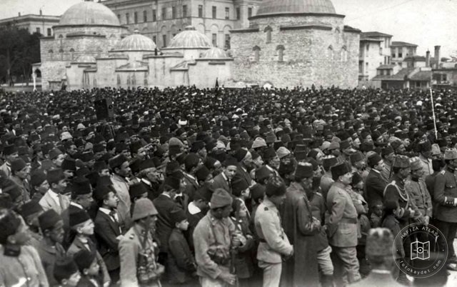 İzmir’s Greeks By The Israeli Protesto Mitingi, Sultanahmet · 1919