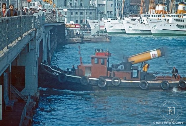 Galata Köprüsü Altında Çatana