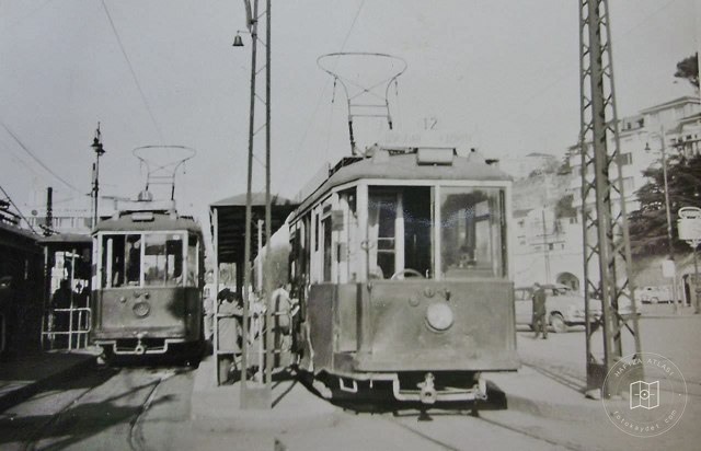 Üsküdar Meydanı'nda Tramvaylar