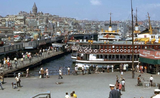 Eminönü ve Galata Köprüsü · 1974 Akira Gotou fotoğrafı