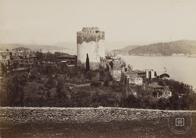 rumeli hisarı and Mahalle on the back