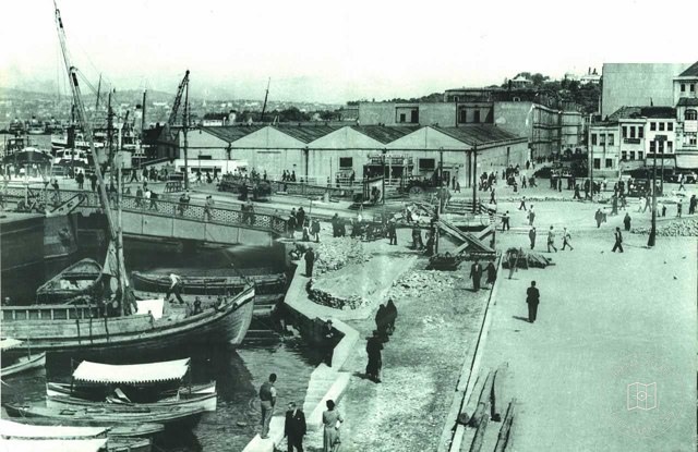 Istanbul Photos: Eminönü Bridge Input · 1940