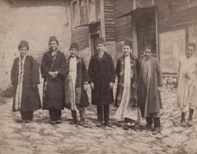1890-92 yıllarında İstanbul Sokaklarından İnsan Manzaraları