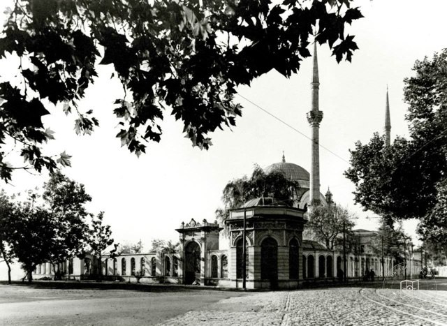 Dolmabahçe Camii