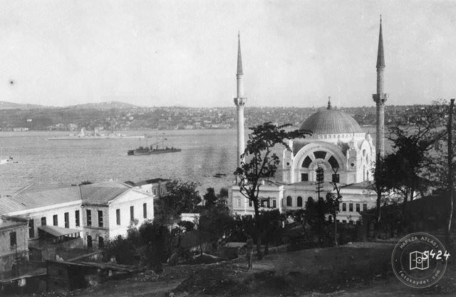 Dolmabahçe Saray Tiyatrosu ve Camii