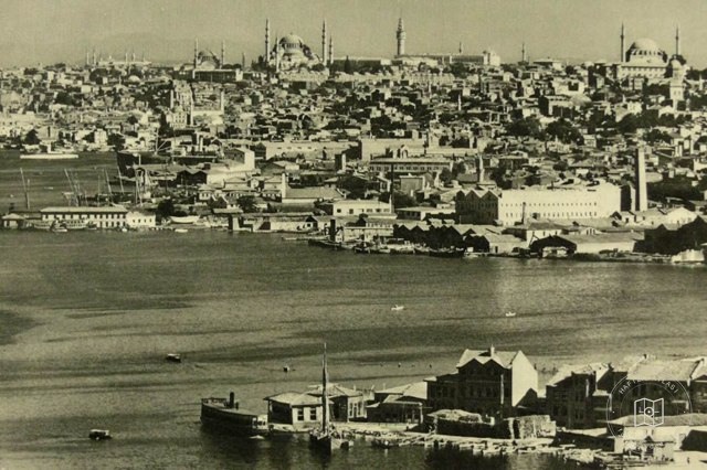 Eyüp, Ayvansaray bölgesinden Sultanahmet'e kadar geniş bir açı. Sağ ortada Ayvansaray Un Fabrikası