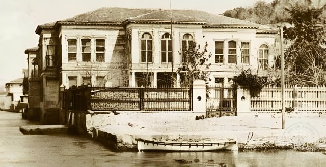 Hüseyin Avni Paşa Yalısı · Üsküdar